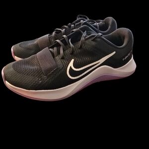 Nike  MC Trainers SPECLED SIZE 8.5 Women's Black and Purple Athletic Shoes